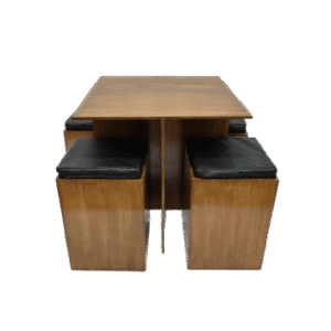Comedor con taburetes compactos