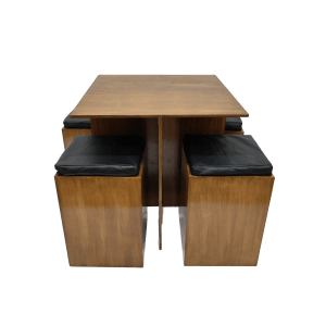 Comedor con taburetes compactos
